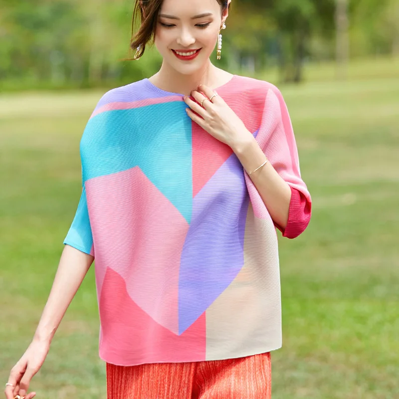 T-Shirts For Women 45-75kg Summer New Round Neck Batwing Sleeves Colorful Geometric Print Loose Stretch Miyake Pleated Tee Top