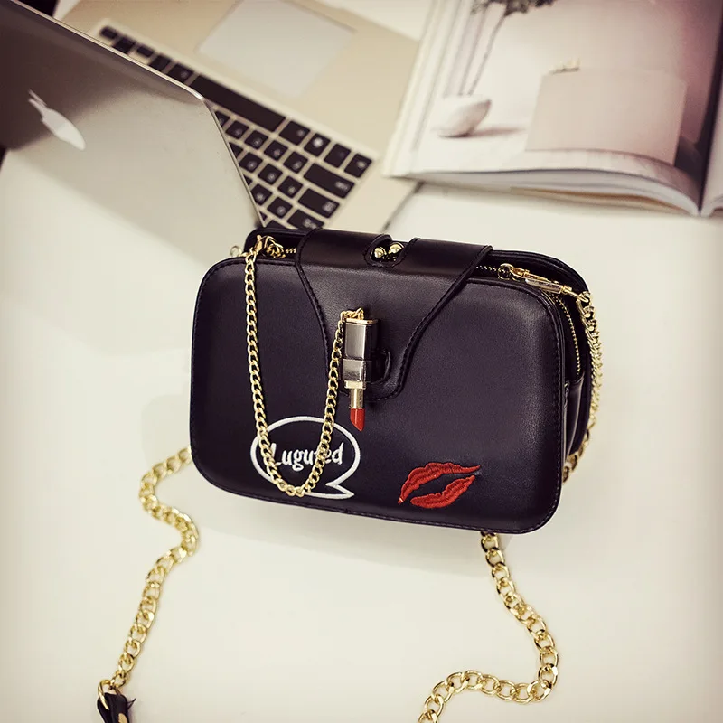 Сумка на плечо женская с цепочкой брендовый дизайнерский клатч клапаном модный