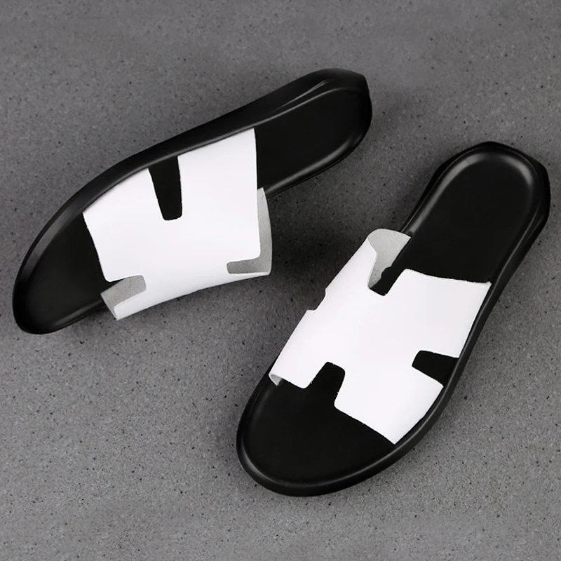 Черные и белые кожаные шлепанцы Мягкие пляжные уличные сандалии Мужская обувь