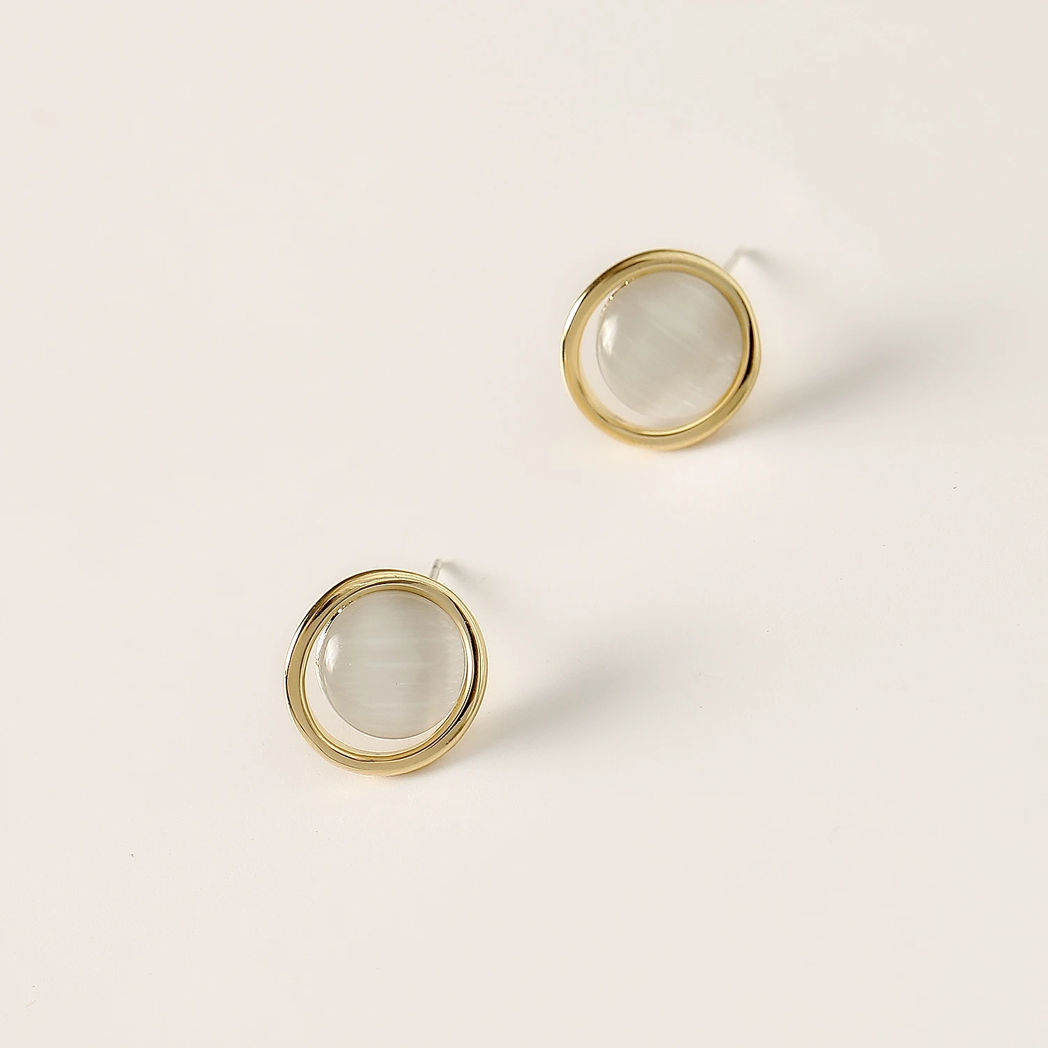

2021 New Korean High-Sense Cymophane Earrings Elegant Minimalist Opals For Female Popular Style HYACINTH