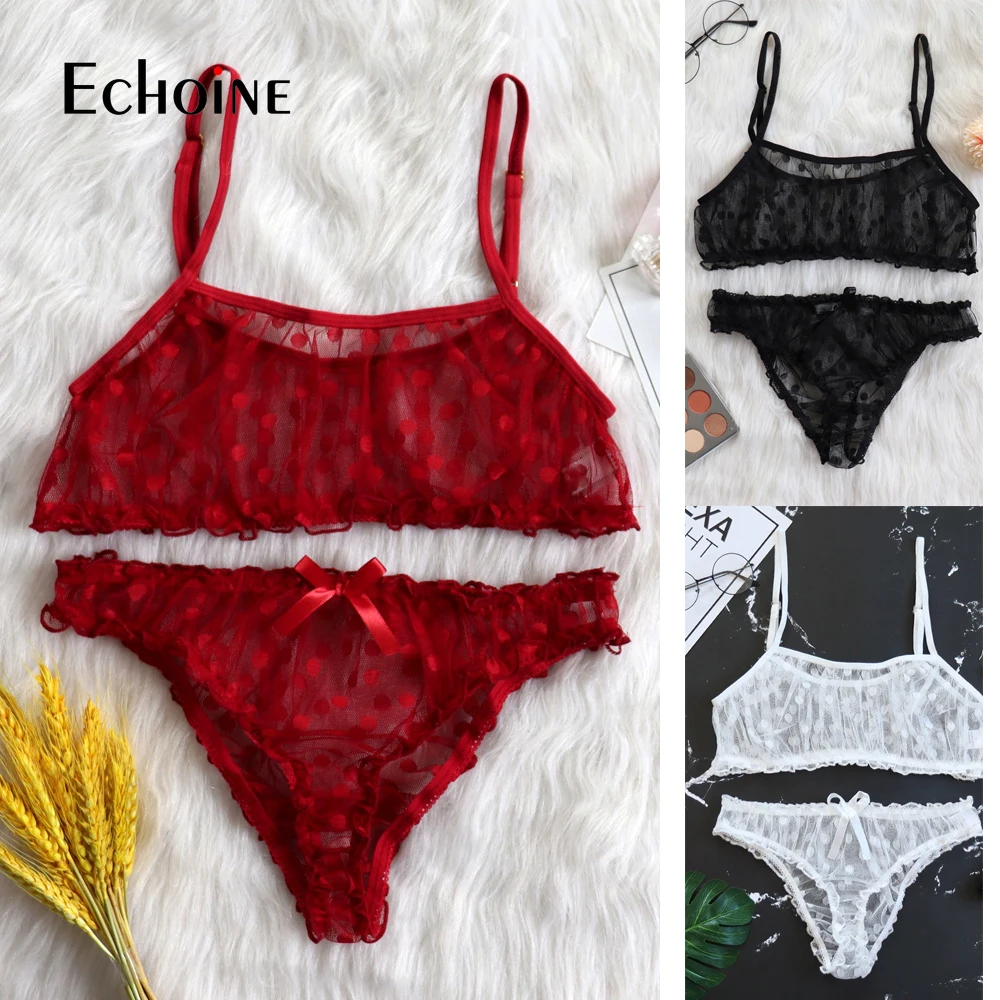 

Комплект женского кружевного нижнего белья с чашками пуш-ап