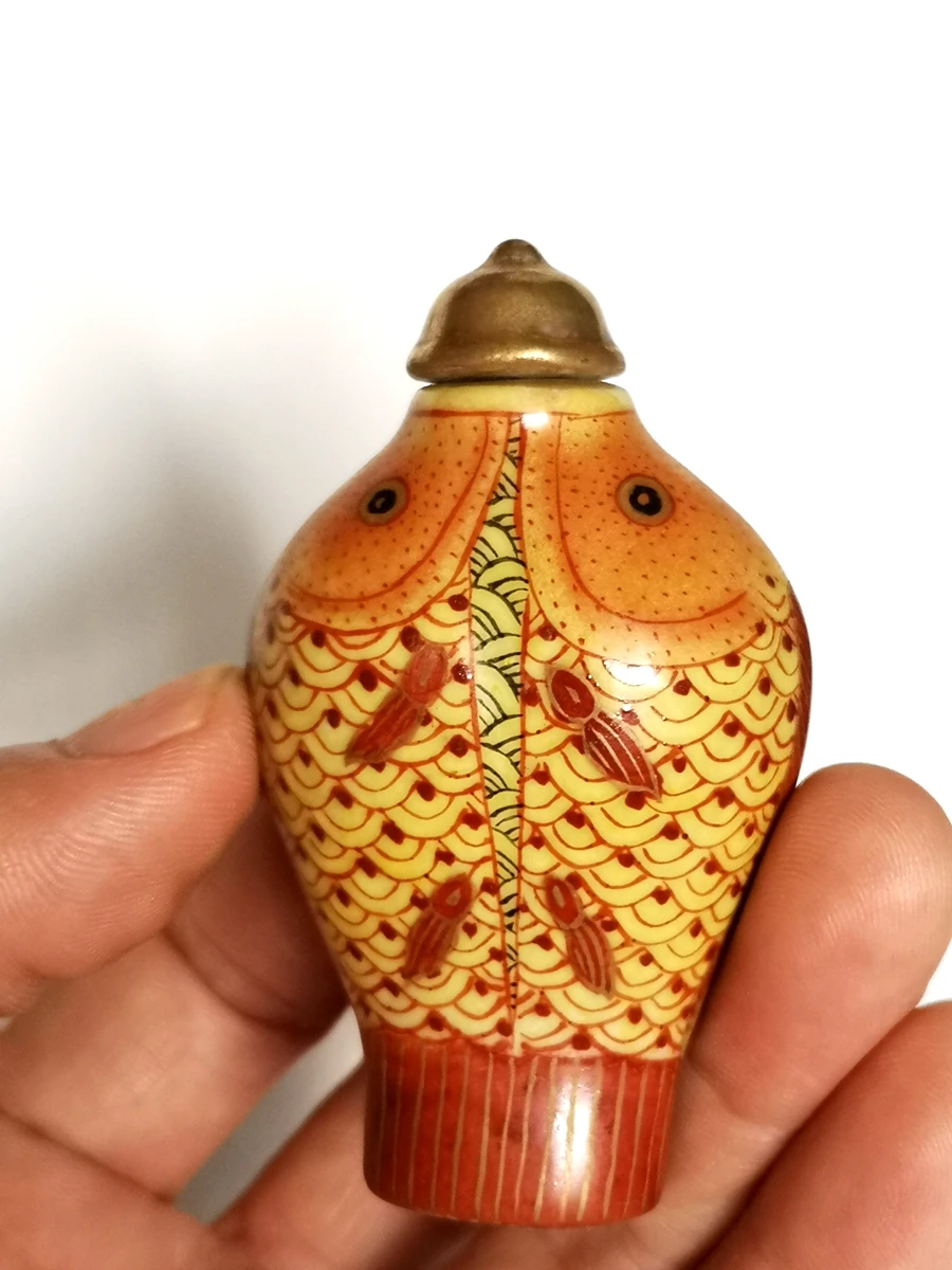 

YIZHU CULTUER ART Old Collection China Famille rose Porcelain Hand Painting Fish Snuff Bottle Decoration Gift
