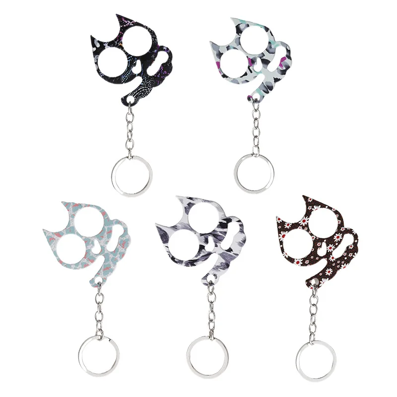 Милая кошка относится к тигровой женской ручной пряжке для самозащиты с