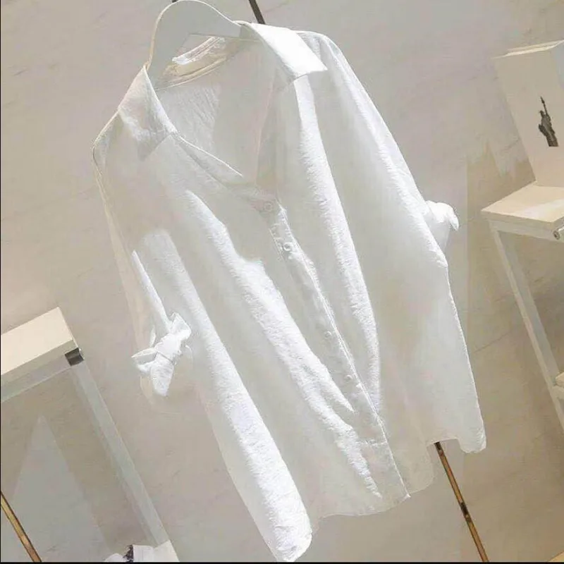 Женская рубашка с V-образным вырезом белая или синяя Облегающая Elagant модель S471 на