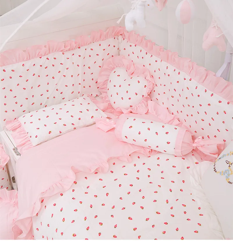 Комплект постельного белья из хлопка с рисунком клубники детская кроватка