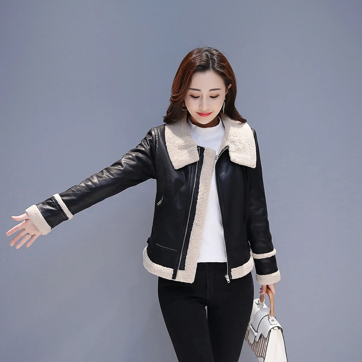 Женская короткая куртка из искусственной кожи плотная теплая локомотивная с