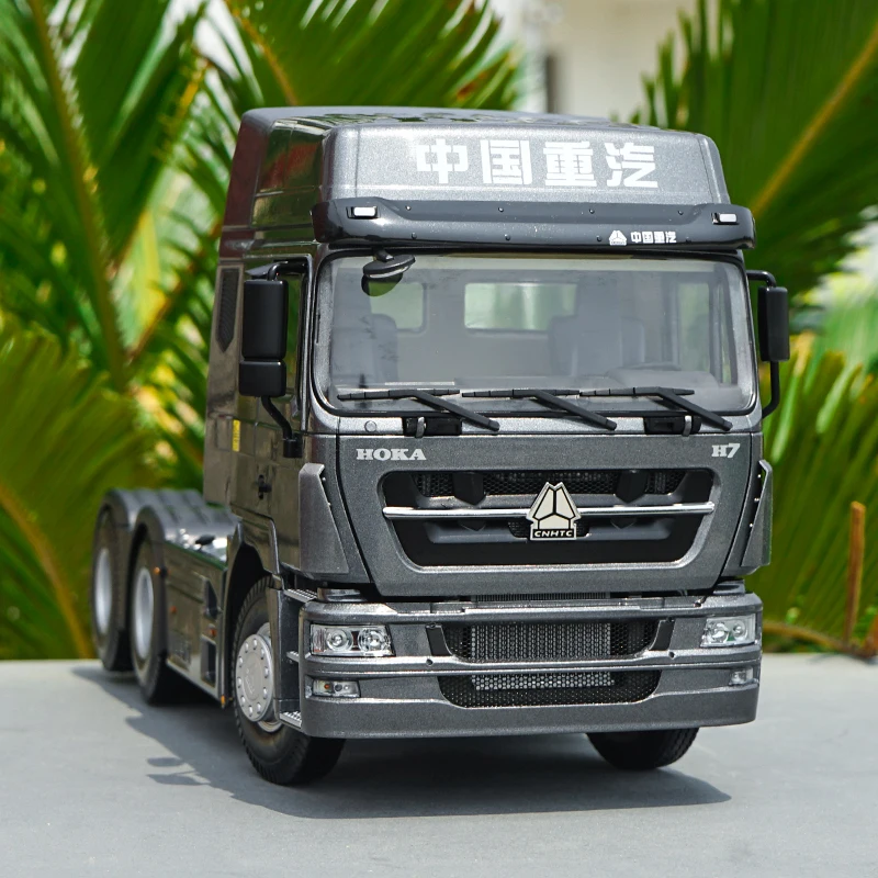 

Original factory 1:24 Diecast Sinotruk Hoka H7 semi-trailer tractor truck model for collection