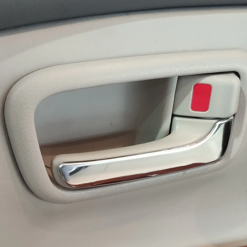 Хромированные накладки обрамления на внутренние ручки открывания дверей крючки