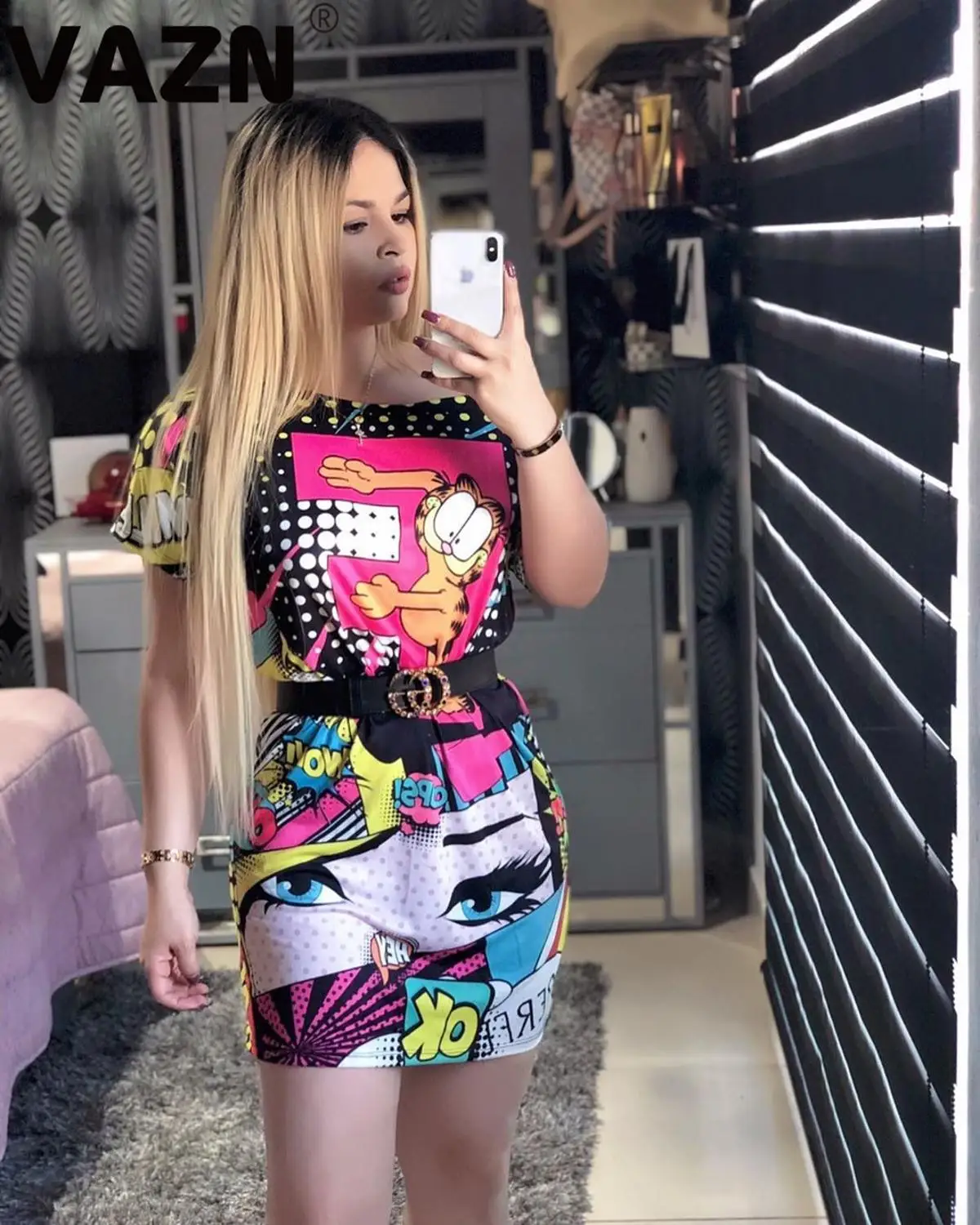 Элегантное праздничное молодежное платье с красочным принтом граффити