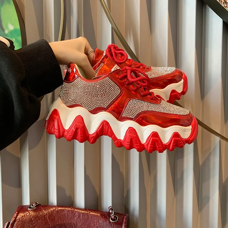 Женские кроссовки на массивной платформе Rimocy серебристые с блестящими стразами