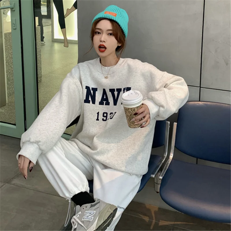 Утепленный молочный свитер с флисовой подкладкой для женщин на весну и осень