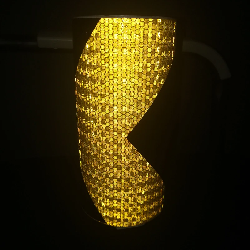 Защитная светоотражающая лента наклейки предупреждающая со стрелками для