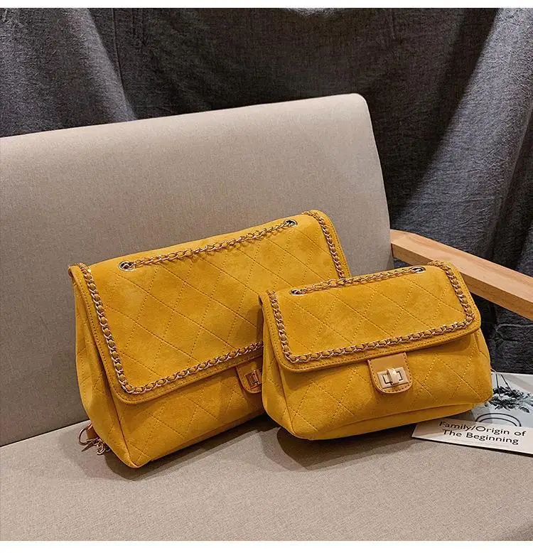 

The new vintage embroidered chain tote bag has a large one-shoulder oblique cross-bag