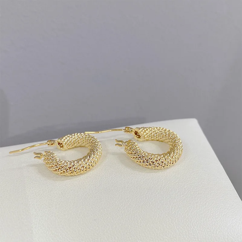 

Hot Sale Exquisite Pearl Beads Stud Earrings Unique Delicate Earrings