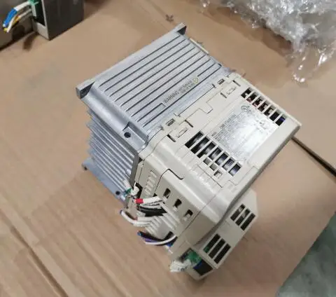 CIMR VT4A0011BAA 5.5KW/3.7KW 380V используется один инвертор хорошо работает Бесплатная