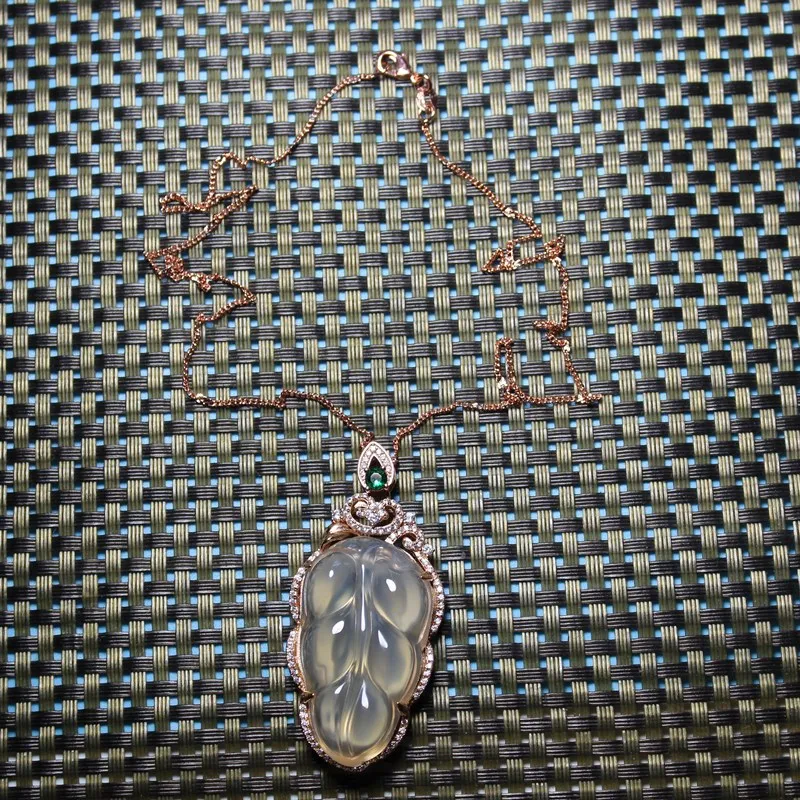 

Wholesale Fashion Jewelry Classic Chalcedony Europe and America Special Silver plating Leaves pendant feature Jewelry charm Gift