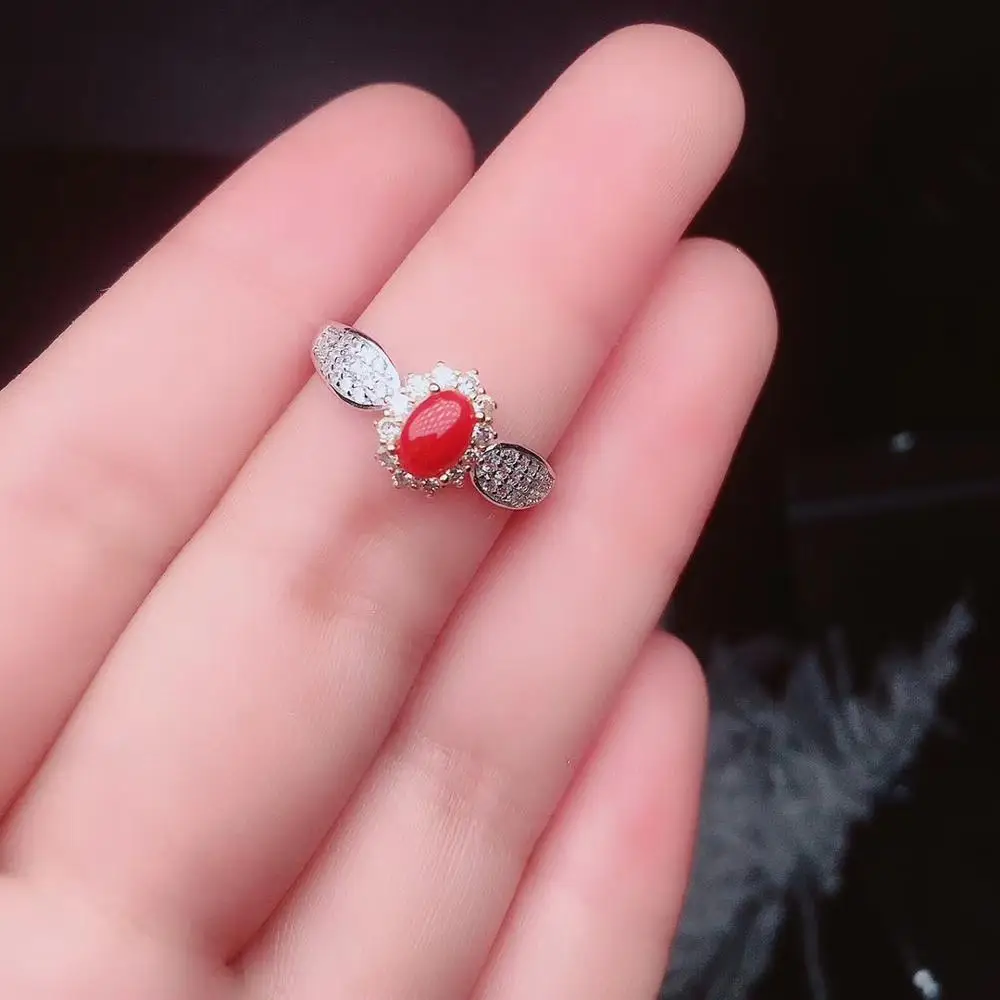 Кольцо из серебра 925 пробы с натуральным красным кораллом | Украшения и