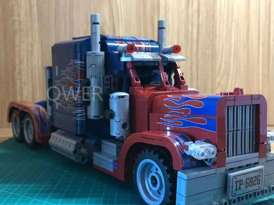 Рождественский подарок 701803 робот техника контейнеровоз Строительные кирпичи