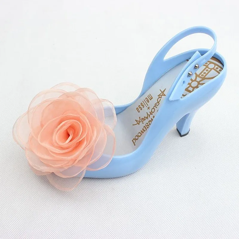 Женские туфли-лодочки на высоком каблуке с открытым носком украшенные шелковыми