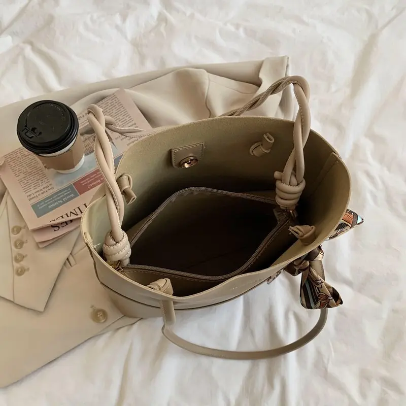 

2021 Designer Luxury Brand Composite Women's Shoulder Bag Pu Leather High Capacity Elegant Silk Scarf Decoration Handbags