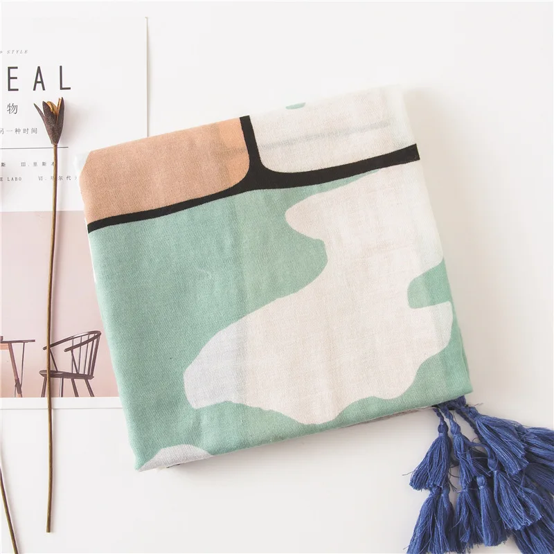 

2020 New Sunscreen Silk Scarf Beach Towel Spring, Summer, Autumn Large Cotton and Linen Scarf Female Shawl Printing Soft Scarf