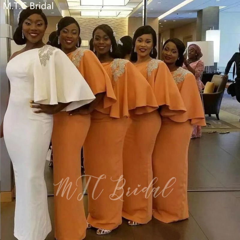 Женское платье на одно плечо с кристаллами |