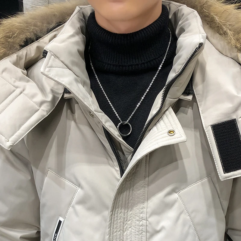 Пуховик мужской с капюшоном и меховым воротником теплая уличная куртка на белом