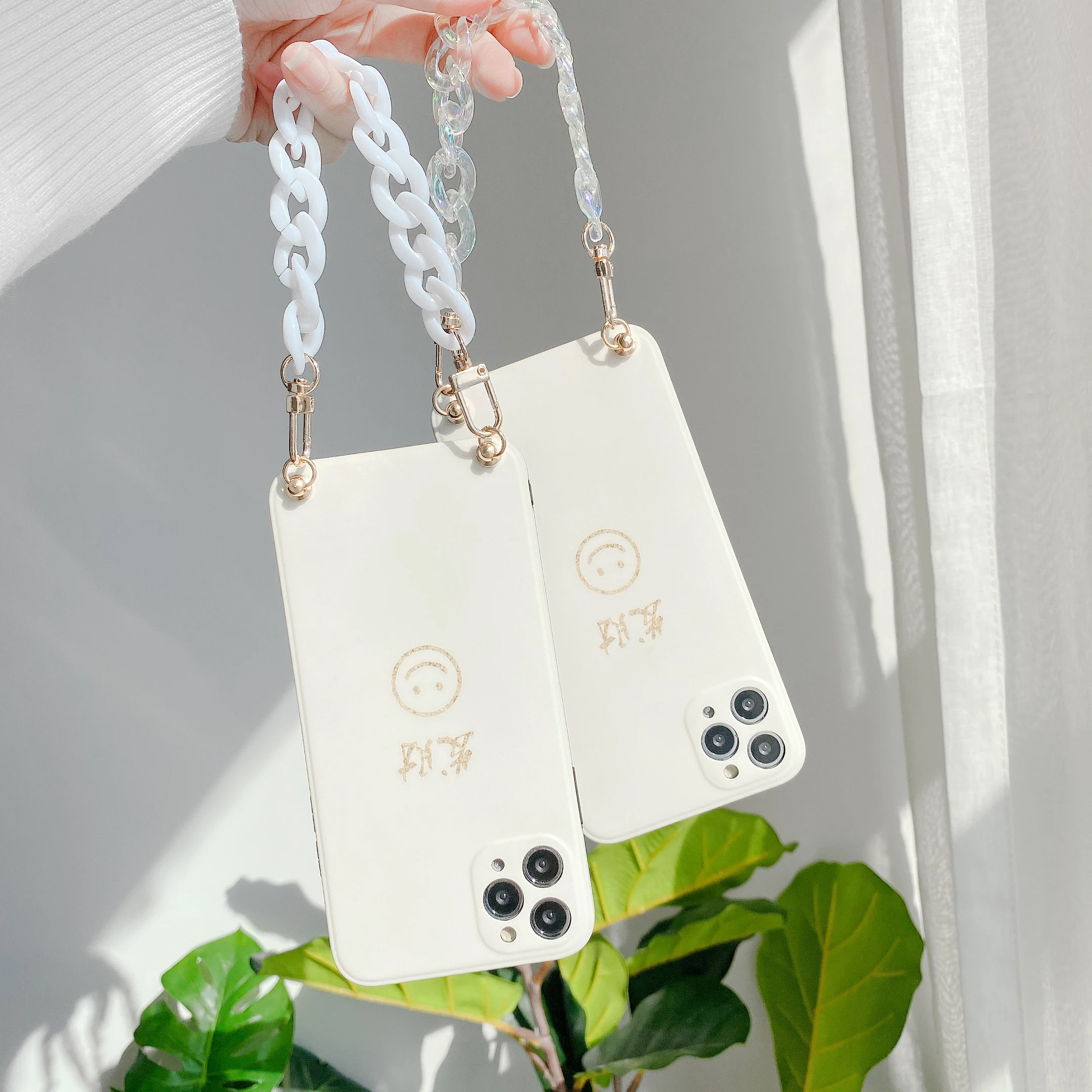 

Bracelet milky white rich smiley face suitable for iphone 12 pro mobile phone case 11/ 7 / 8plus X XS Max Xr mini case