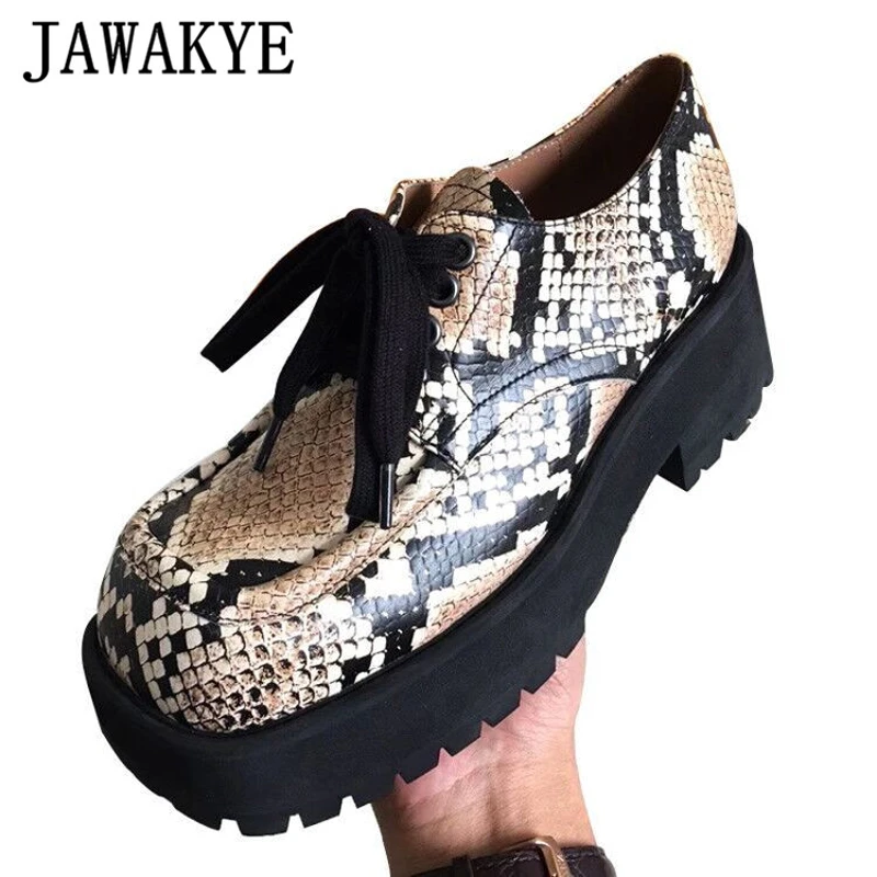Женские туфли на толстой плоской подошве со змеиным узором повседневные