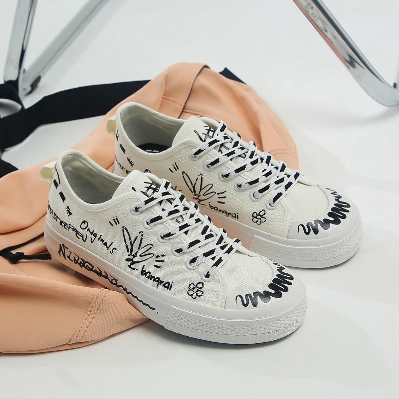 

2021 summer new Korean print graffiti canvas shoes, female students' versatile, niche design, low top skates