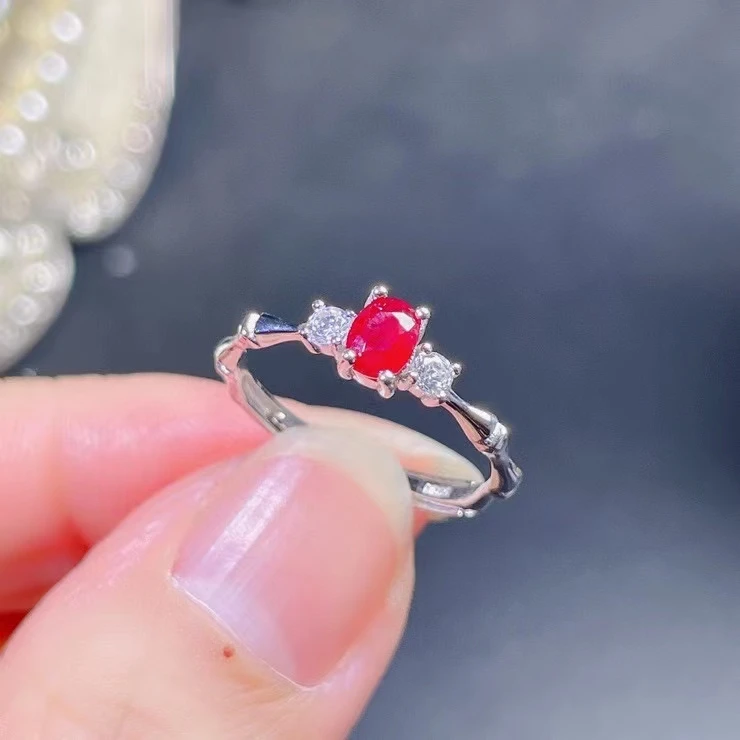 

Женское кольцо из серебра 925 пробы, с натуральным Рубином