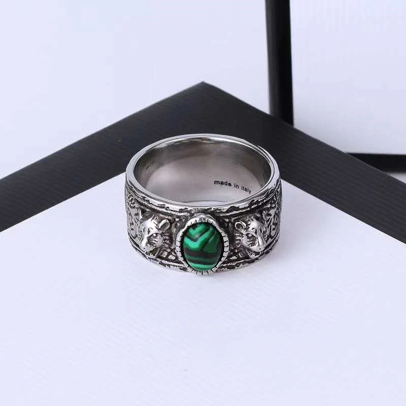 Винтажное широкое кольцо из серебра S925 пробы с натуральным зеленым камнем в