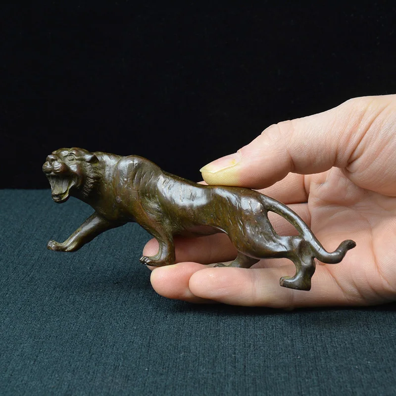 

Antique Vintage Big Tiger Statue Lucky Desktop Ornament Home Feng Shui Decoration Crafts Accessories Heavy Metal Animal Figurine