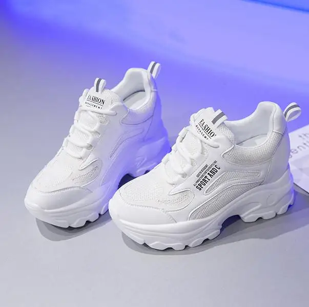 Кроссовки женские с круглым носком на толстой платформе шнуровке