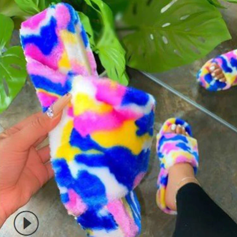 Женские меховые шлепанцы теплые тапочки на толстой подошве с принтом граффити