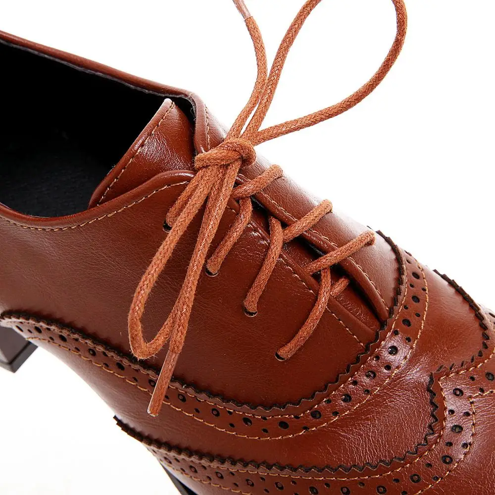

Large Size 43 Brogues Shoes Women Ladies Lace up Thick Heels Hollow Out Flower Pumps Woman Brogues Pumps Zapatos De Mujer 2020