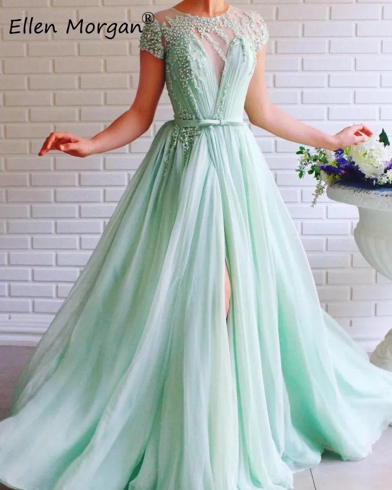 Длинные вечерние платья с рукавами-крылышками в арабском стиле модель 2020 года