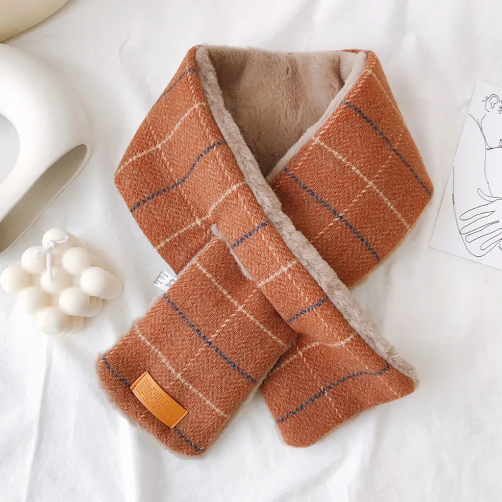 Зимний клетчатый шарф из искусственного меха с мозаичным крестом в английском