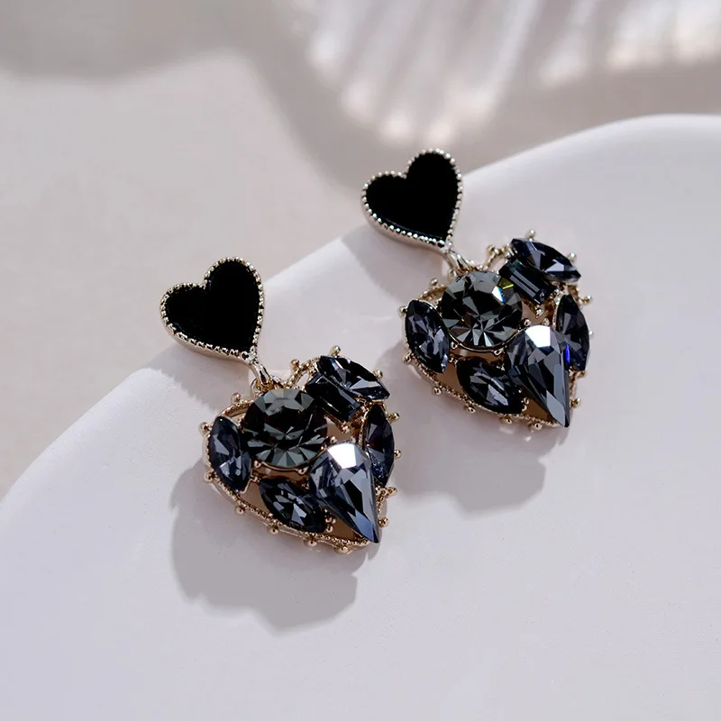 

Korean Version Black Heart Women Earrings Sweet Temperament Style Casual High Quality Ladies Dress Elegant Jewelry