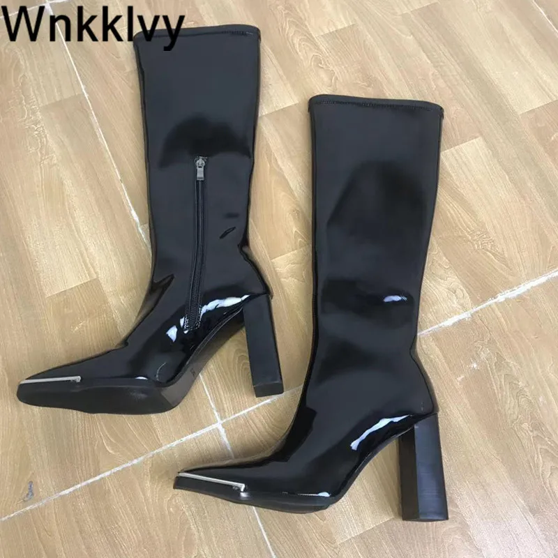 Женские эластичные сапоги до колена высокие на массивном высоком каблуке с