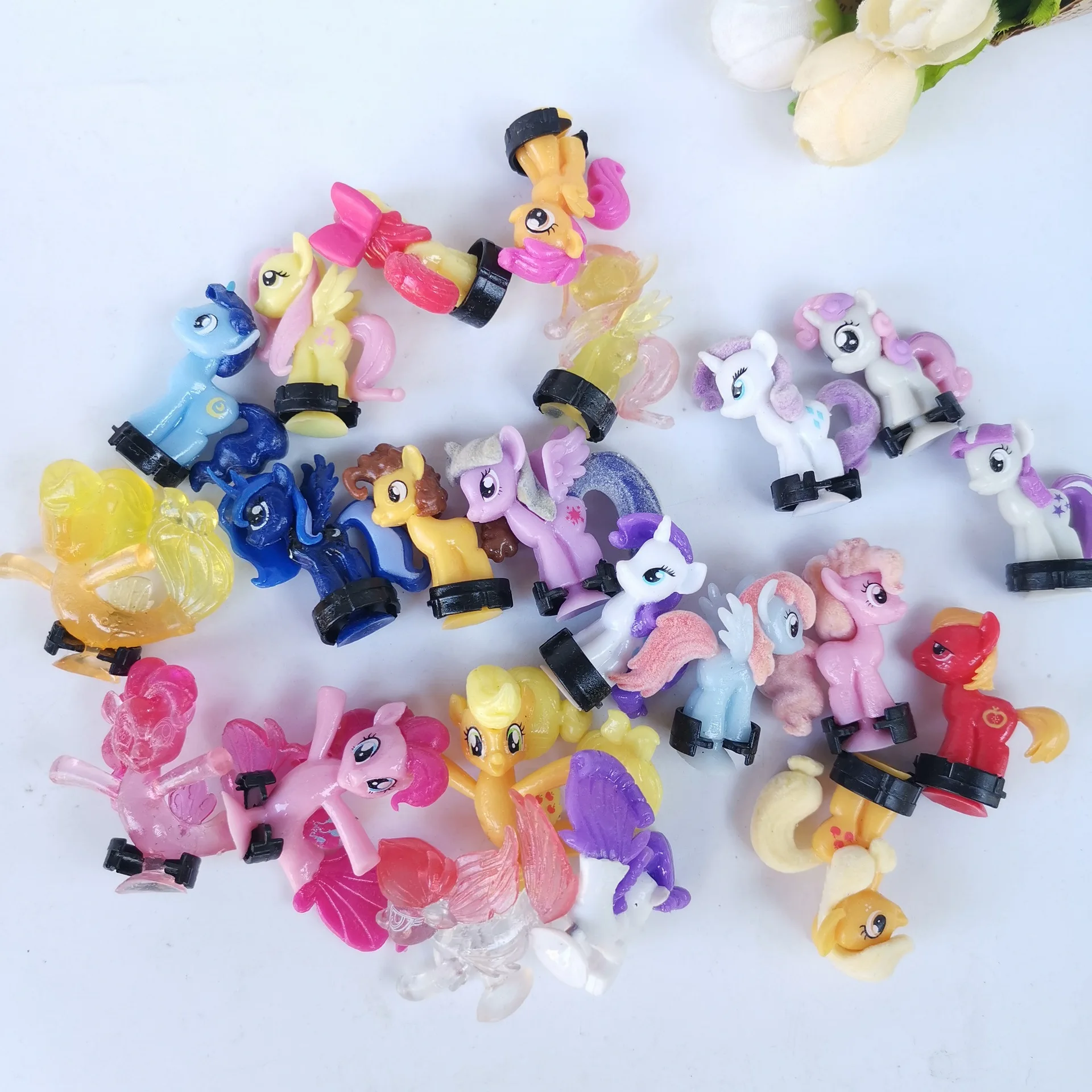 

New Mix 50pcs/bag Mini Anime Crystal Pegasus Ponies horse Beauty Girl Suction Cup Doll Action Figure Little Unicorn Capsule Toys