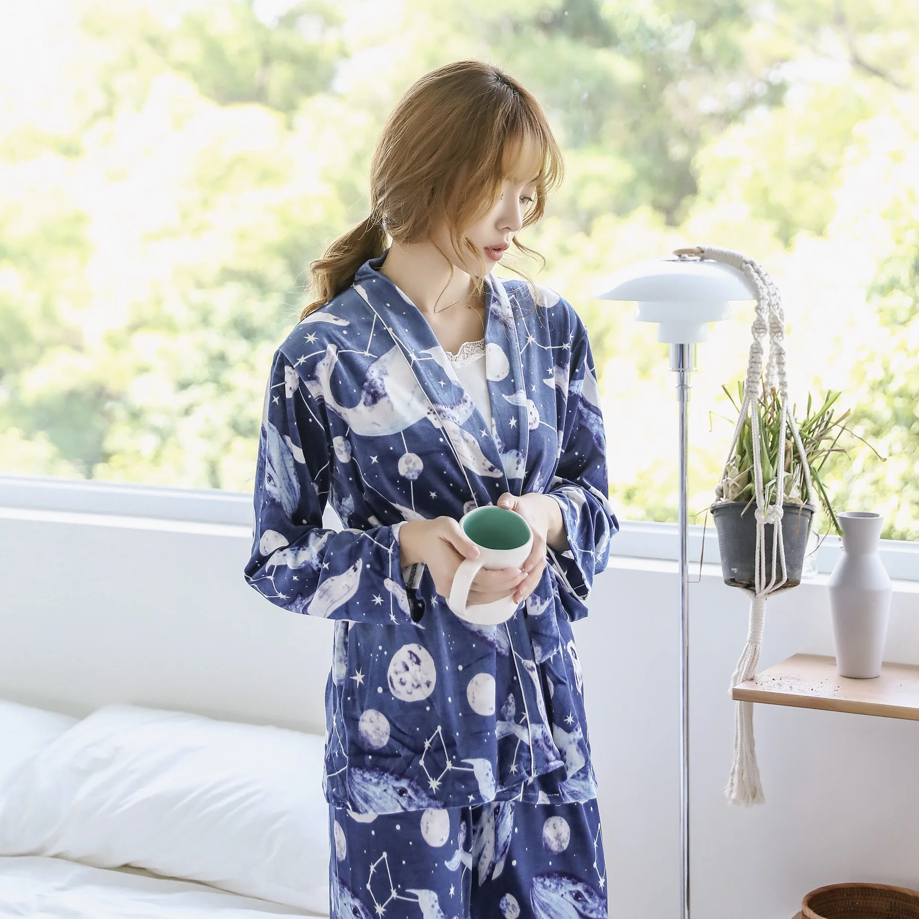 

2021 autumn and winter new ladies starry sky whale comfortable velvet three-piece pajamas casual velvet home wear