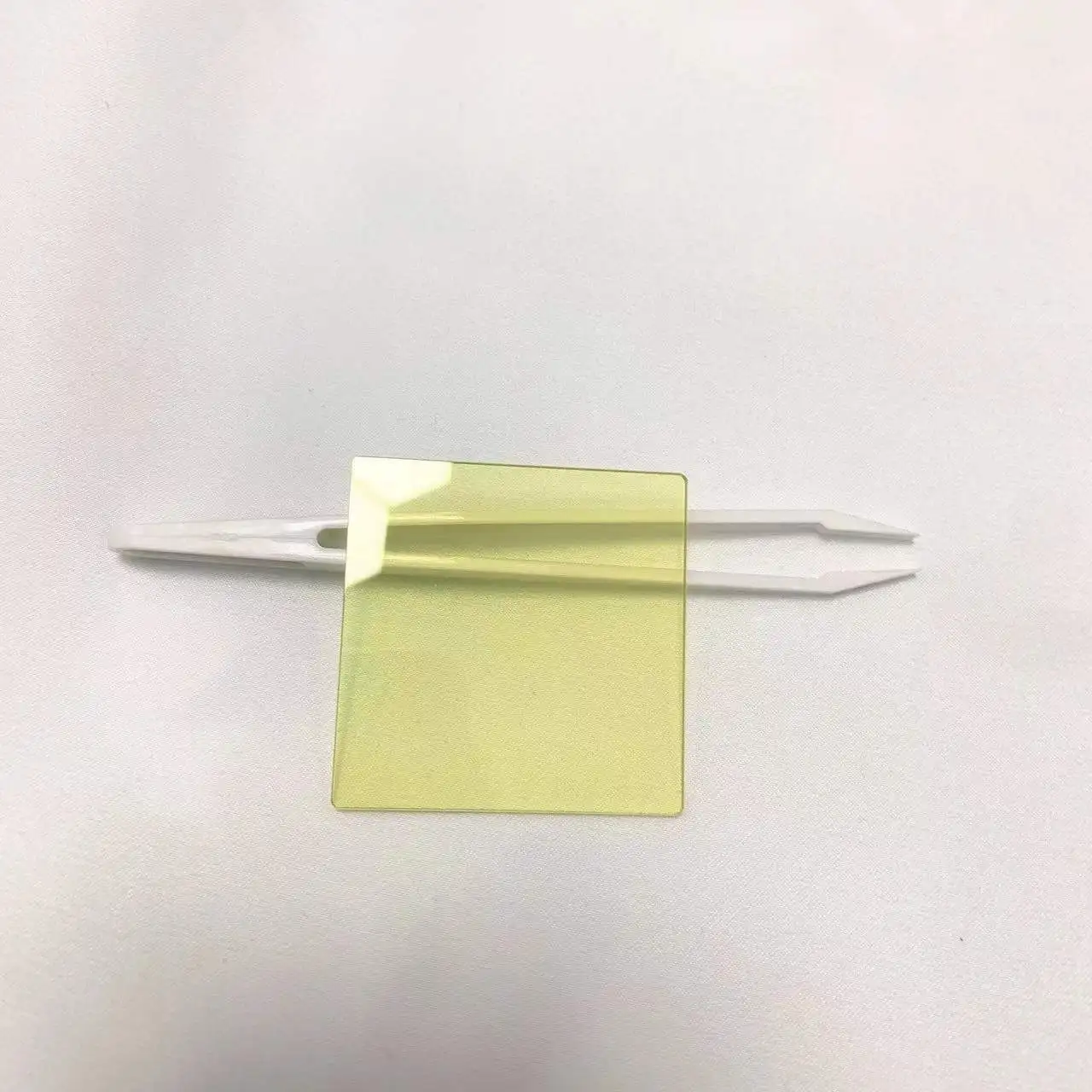 

Square Size Light Yellow Color 445nm Holmium Optical Glass HOB445(HY1)