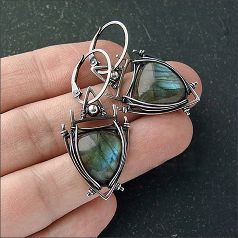 Винтажные геометрические серьги с подвеской треугольником голубым полимерным