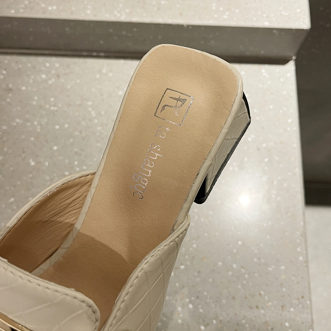 

Wohdhe Square Toe Wear-resistant Anti-slip Sole High Heels Summer Sandals Buckle Slippers 2021 New Women Mules Luxury Brand