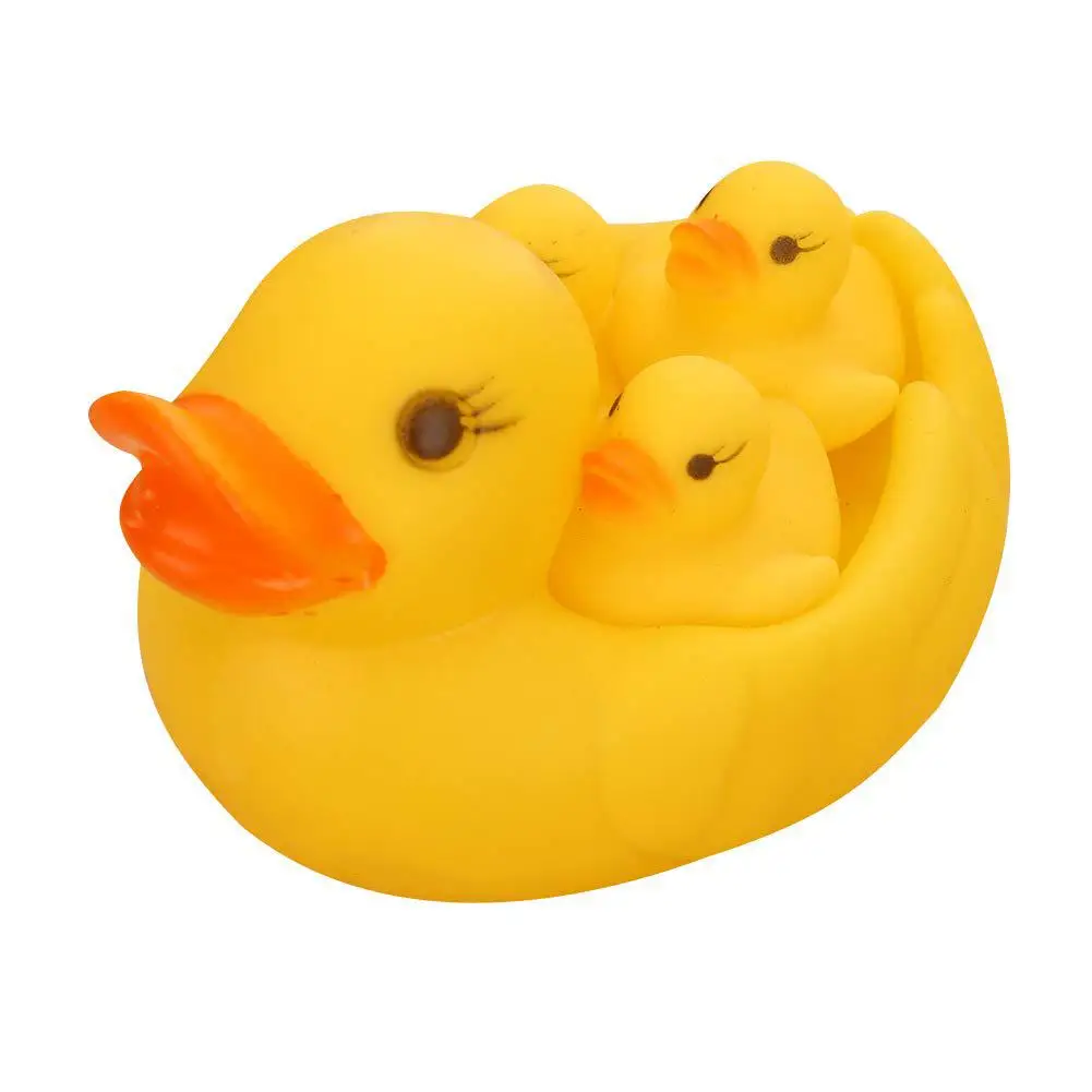 Уточка в ванной. Желтая уточка для ванны. Bathtub with rubber ducks. Игрушка уточка. Советские куклы.