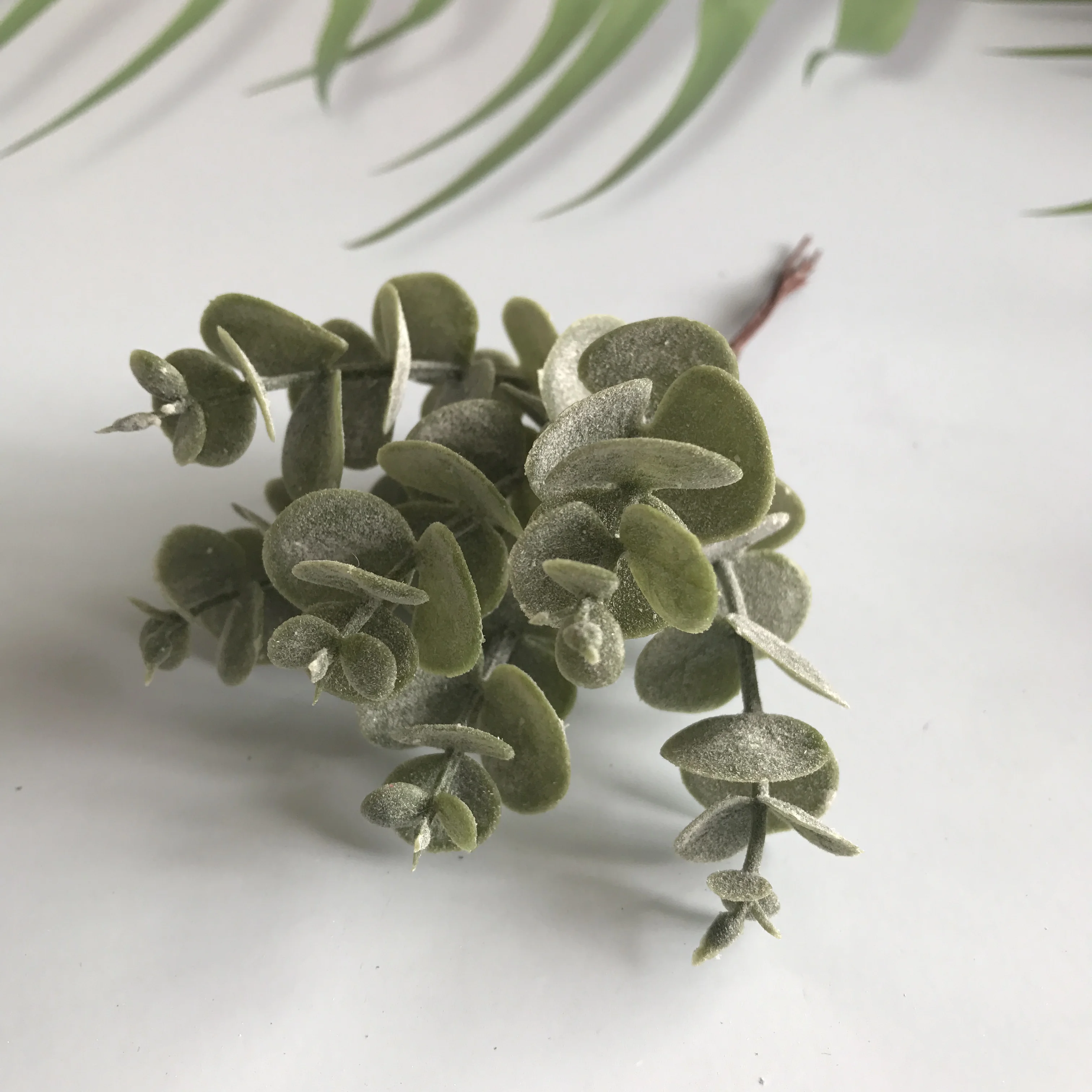 

Искусственный папоротник из пластика