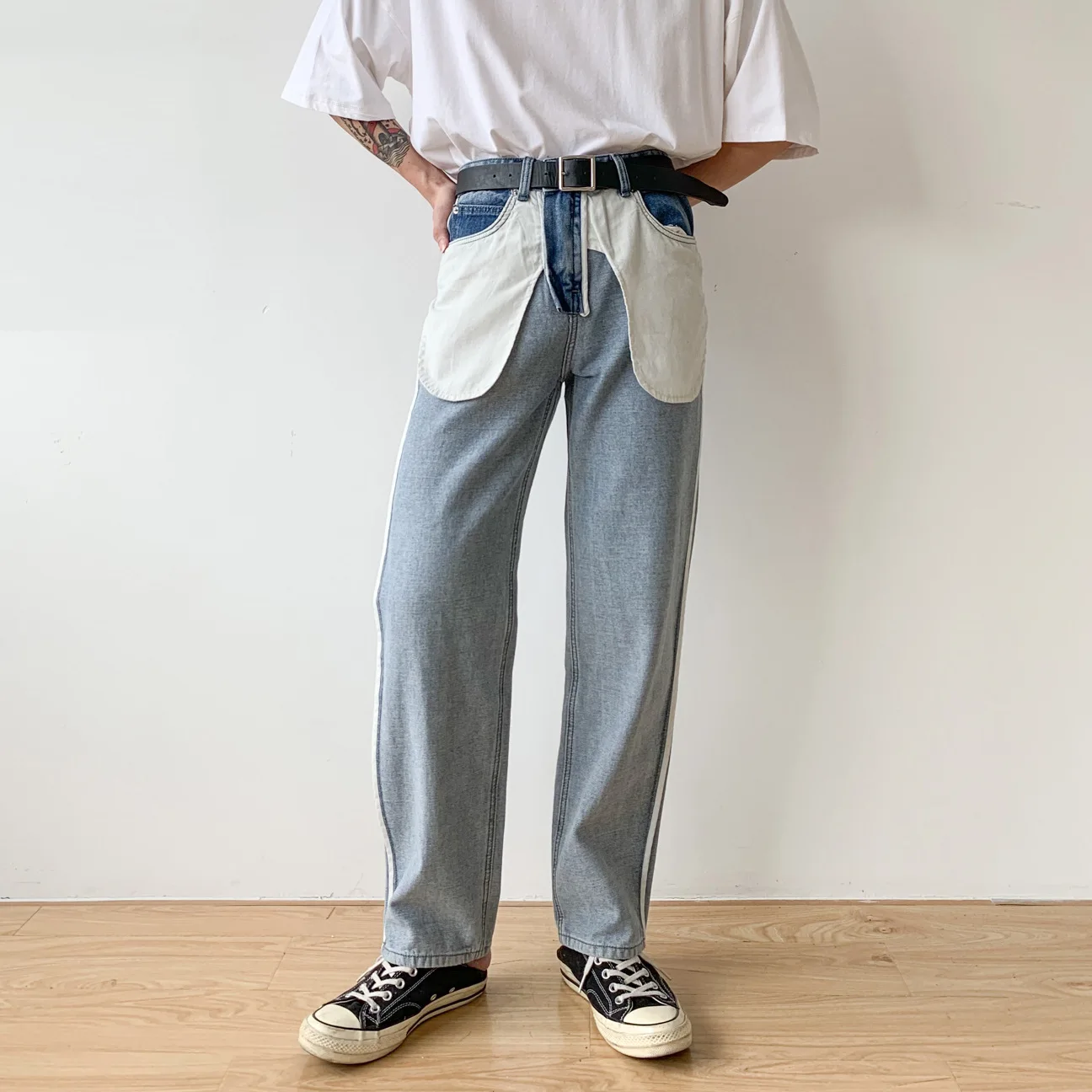 

Light Blue Straight-leg Jeans with A Reverse Design Men and Women Jeans Pants