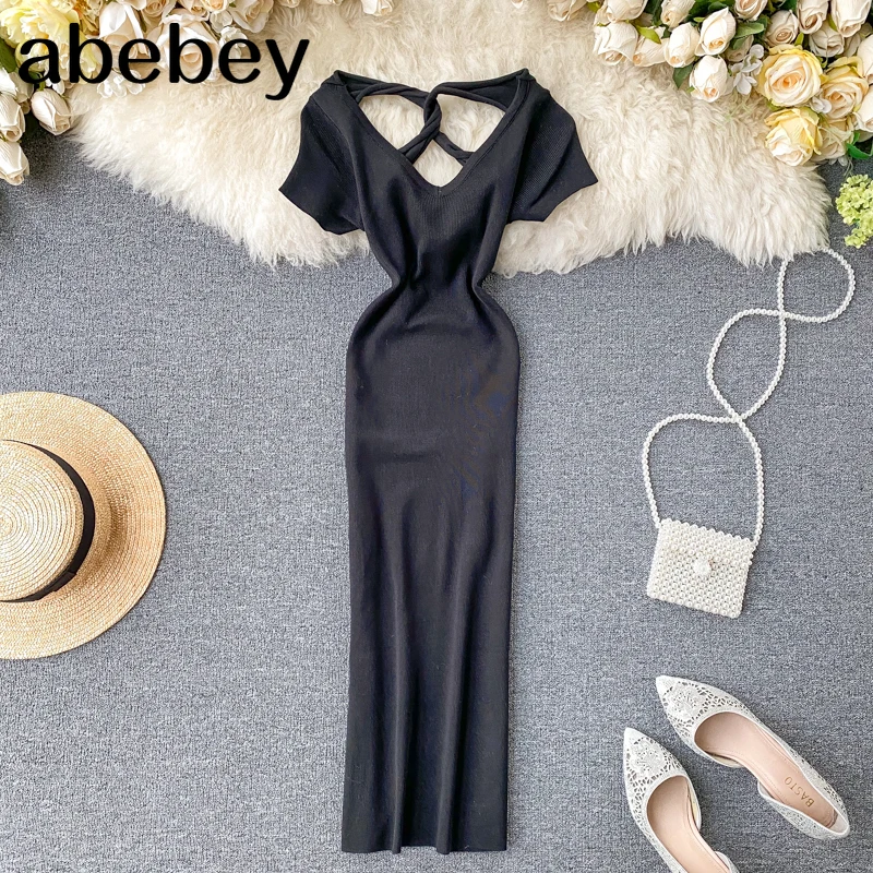 Женское трикотажное платье средней длины повседневное облегающее с V-образным