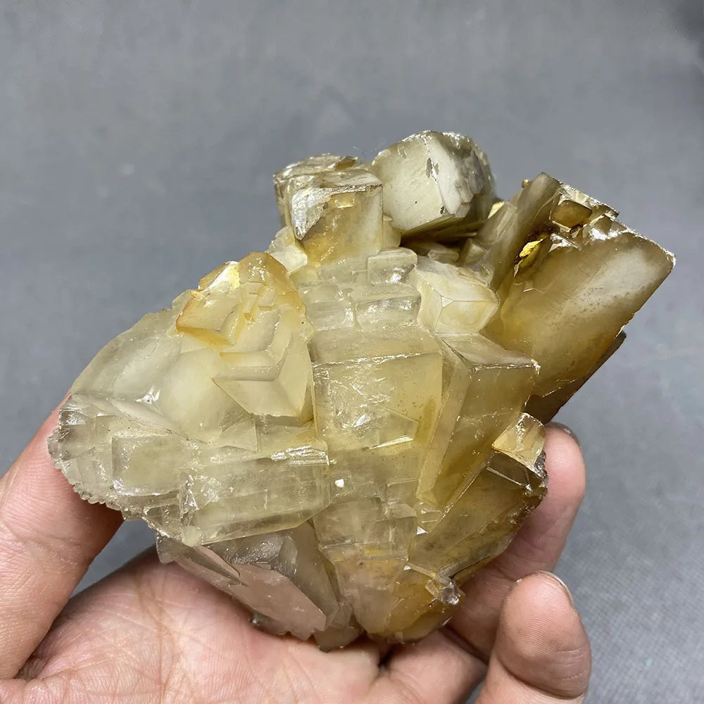 

Specimen of natural barite antimony ore producing area of ​​Lengshuijiang in Hunan